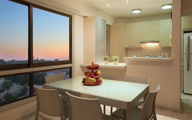 Mackenzie Seafront Suite