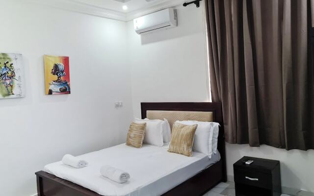 Gorgeous Quiet & Comfy Close to Highway