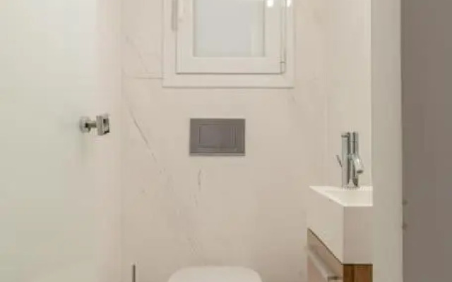 Elegant 2BD Evelpidon Apartment
