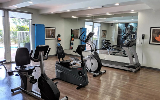 Best Western Plus Commerce Hotel