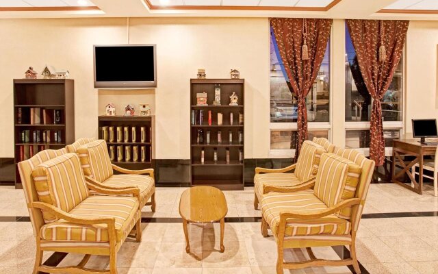 Best Western Plus Commerce Hotel