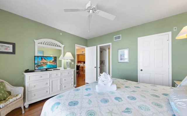 Hibiscus Pointe