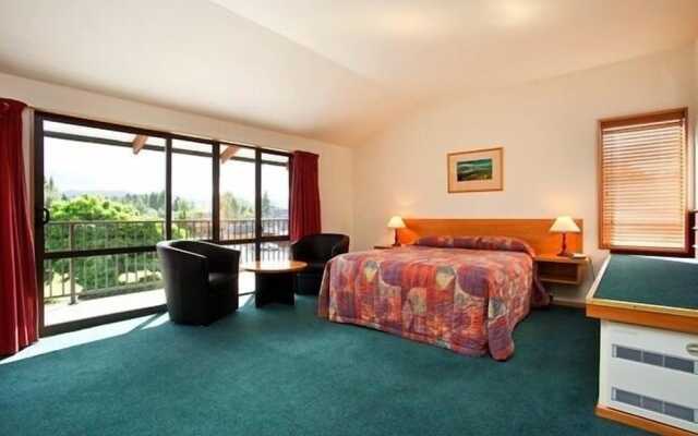 Glacier Gateway Motel