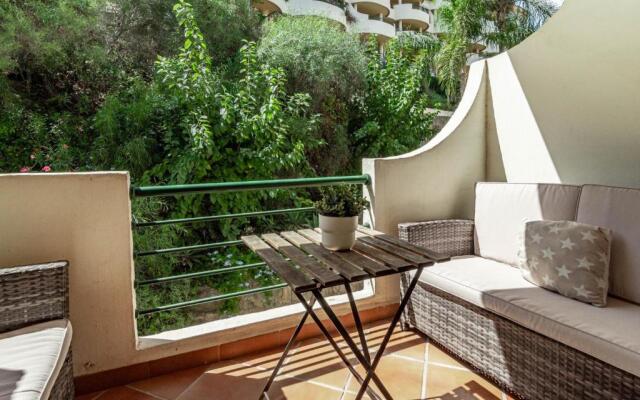 SAT1-walking distance to Puerto Banus