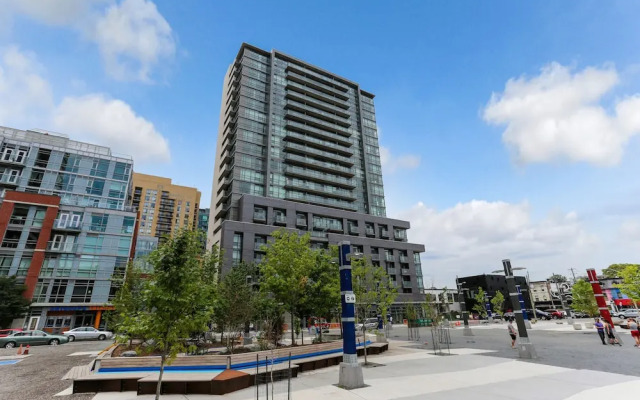 Platinum Suites - Fabulous CN Tower View. 2Bed 2Bath + Free Parking