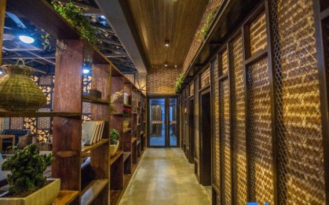Momo Hostel