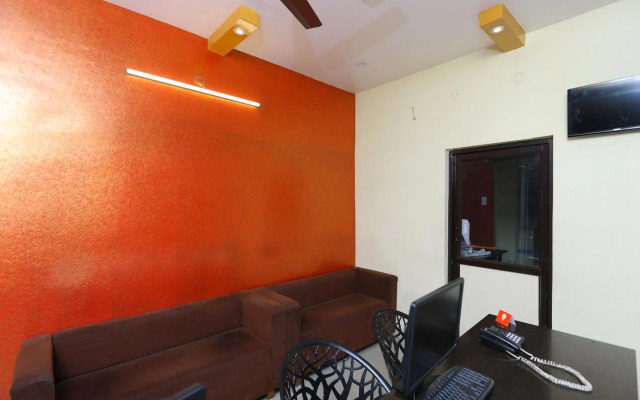 OYO 5083 near Railway Station