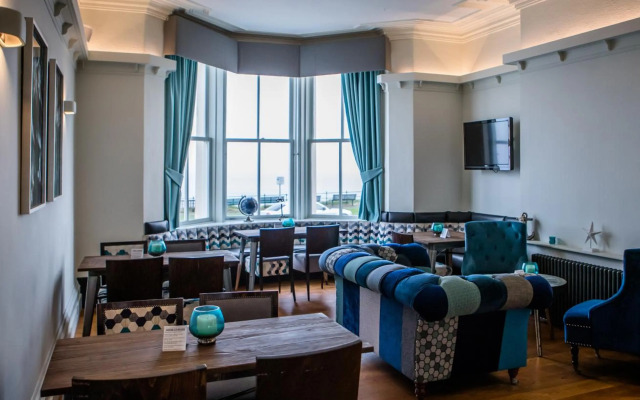 Delmont Hotel
