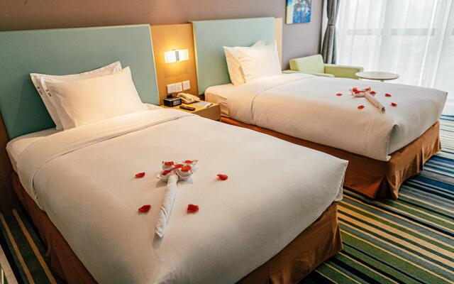 Holiday Inn Express Yingkou Onelong Plaza by IHG