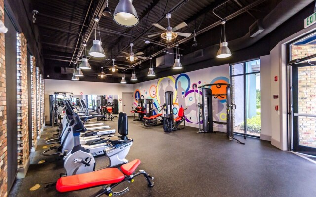 Vibrant Townhome w Private Pool, near Disney