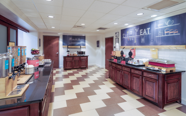 Hampton Inn & Suites Watertown
