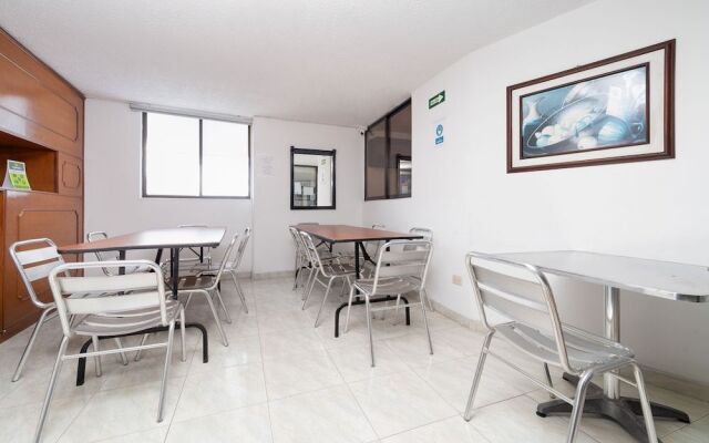 Hotel Ayenda Travel Blue 1705