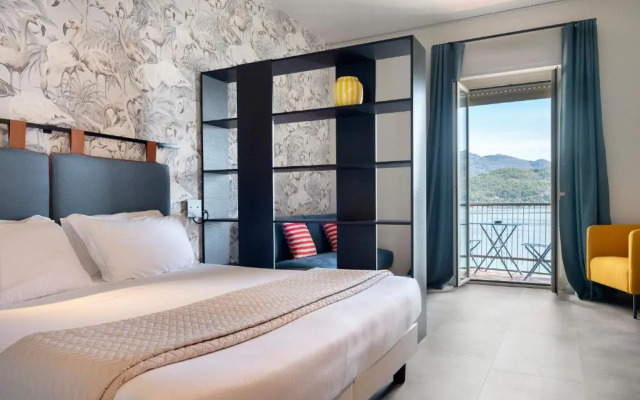 Hotel Carillon