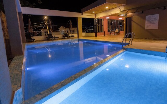 The Hut Restaurant & Boutique hotel