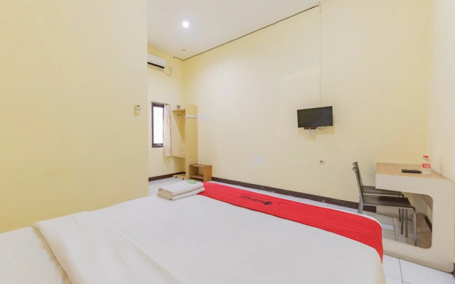 RedDoorz @ Kings Hotel near CSB Mall