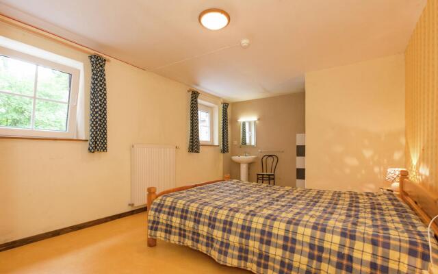 Glorious Holiday Home in Weris with Jacuzzi