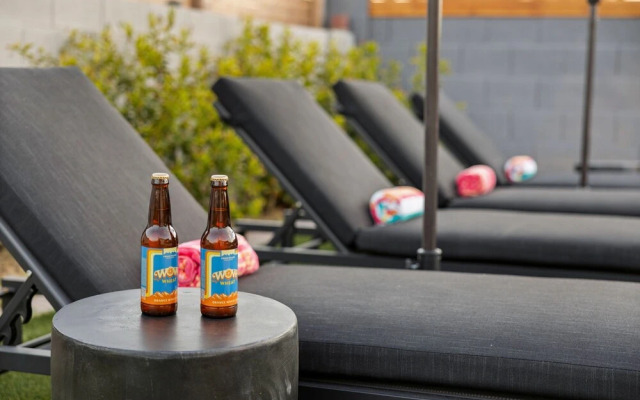 Desert Dreaming Deluxe Retreat w Pool Putt