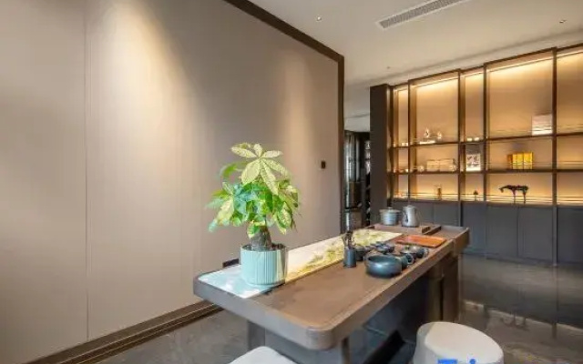 Yanguan Chaolezhicheng Old Town Hotel