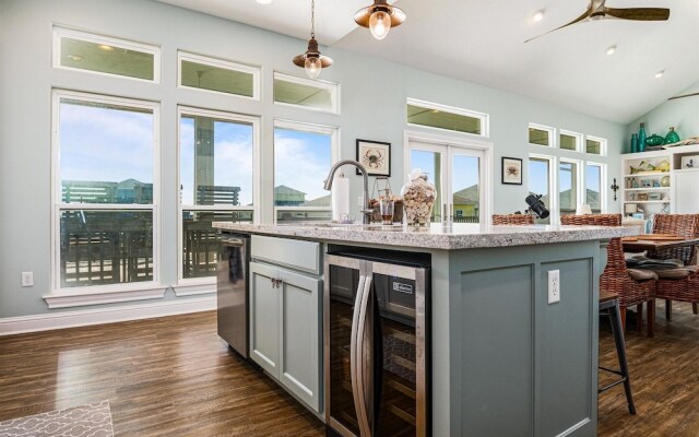 Sweetsol 4 Bedroom Home by RedAwning