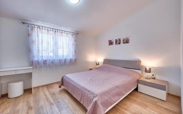 Apartments Lara