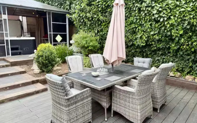 3 Bed-sleeps 6-hot Tub-pet Friendly-parking