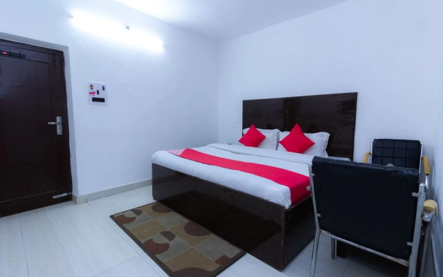 OYO 8951 Hotel Royal Regency