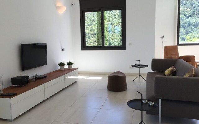 Gorgeous Villa in Santa Cristina D'aro With Pool