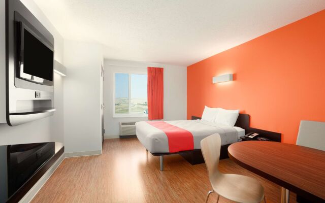 Motel 6 Swift Current, SK