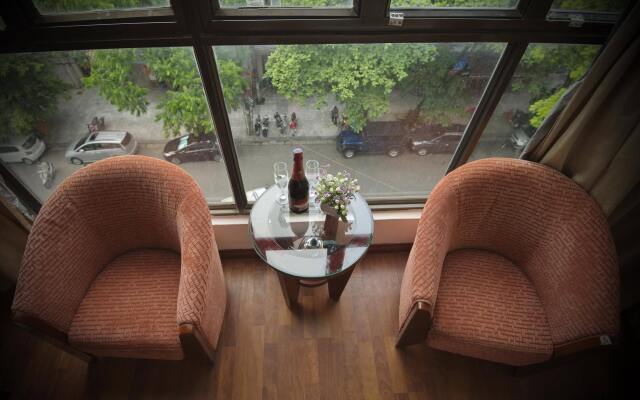 Hanoi Little Center Hotel