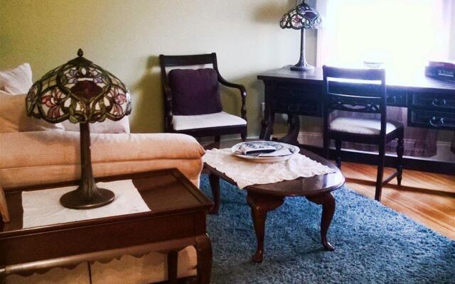 Naomi's Inn Bed & Breakfast