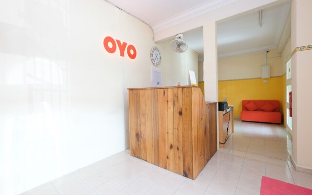 OYO 89694 De Lodge Hotel