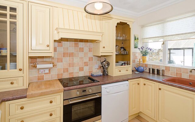 1 School Cottages
