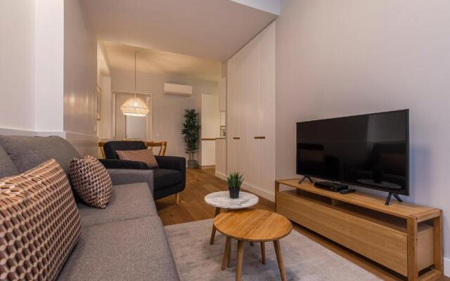 Upscale & Modern 2BDR Apartment