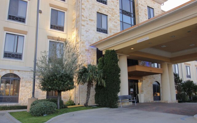 Comfort Inn & Suites Dallas Medical - Market Center