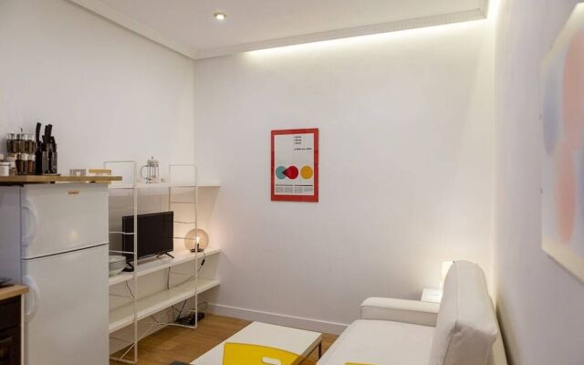 Cozy Apartment for 4 near Sol