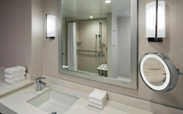 Sheraton Norfolk Waterside Hotel