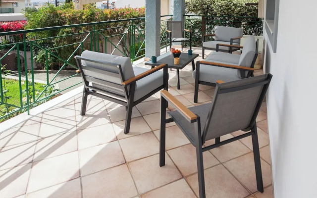 Deluxe 3 Bd House near Lagonisi w Garden