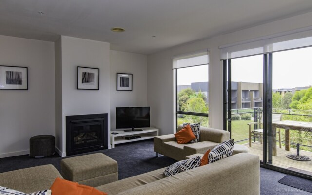 3 Bedroom Condo - Access to Pool Torquay