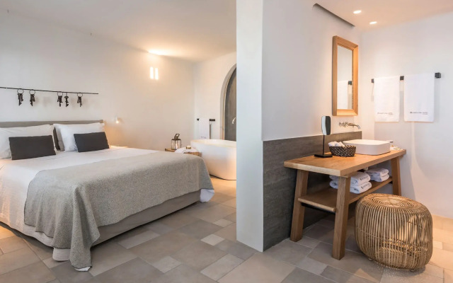 Porto Fira Suites