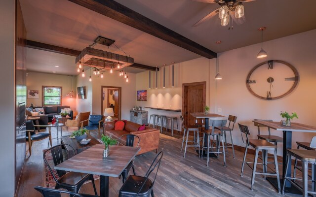 Golden Stone Inn