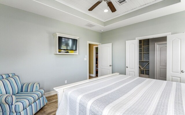 1 Holiday 4 Bedroom Home by RedAwning