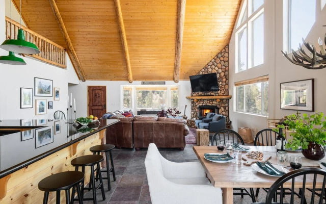 Golden Oak Rd - Moonridge