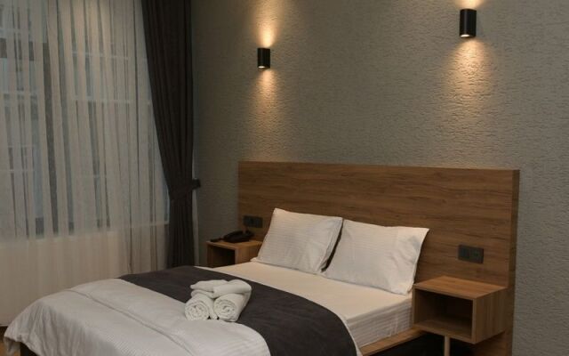 Daymonth Hotel