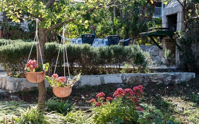 Holiday house Viki - sea view terrace: Postira, Island Brac