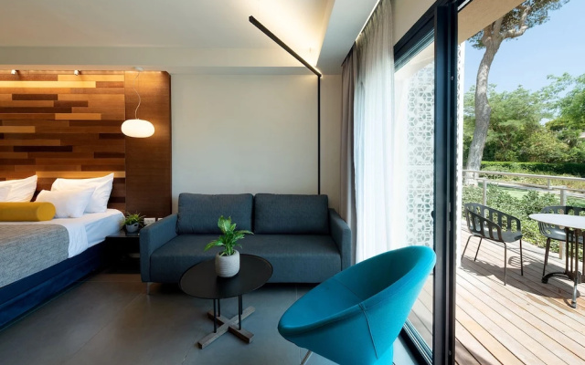 Shefayim Hotel