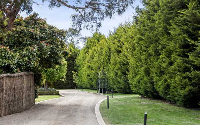 Tranquil Estate With Pool Heated Spa Gardens