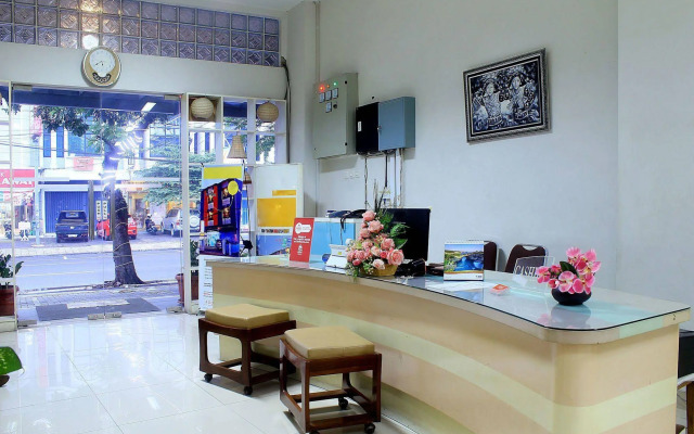 ZEN Rooms Lengkong Besar