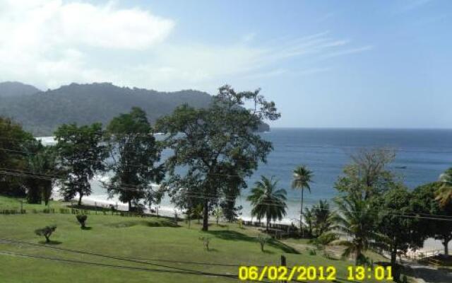 Las Cuevas Beach Lodge