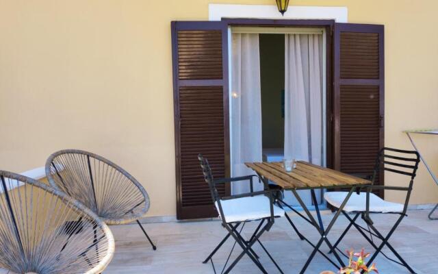 Thalassa Apartments & Studios