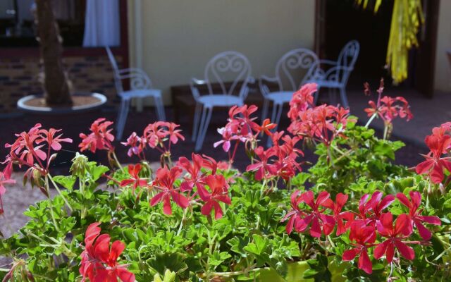 Contact Hotel Le Seino Marin